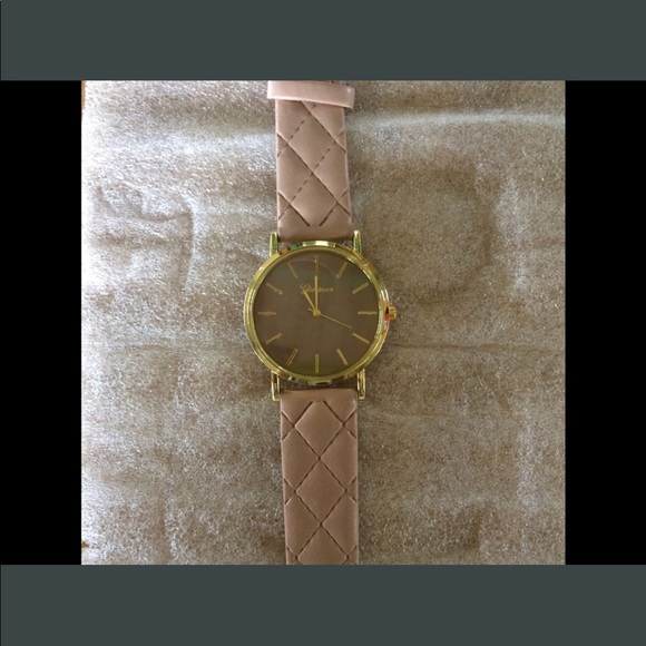 SOLD Geneva checkered strap watch - Picture 8 of 8
